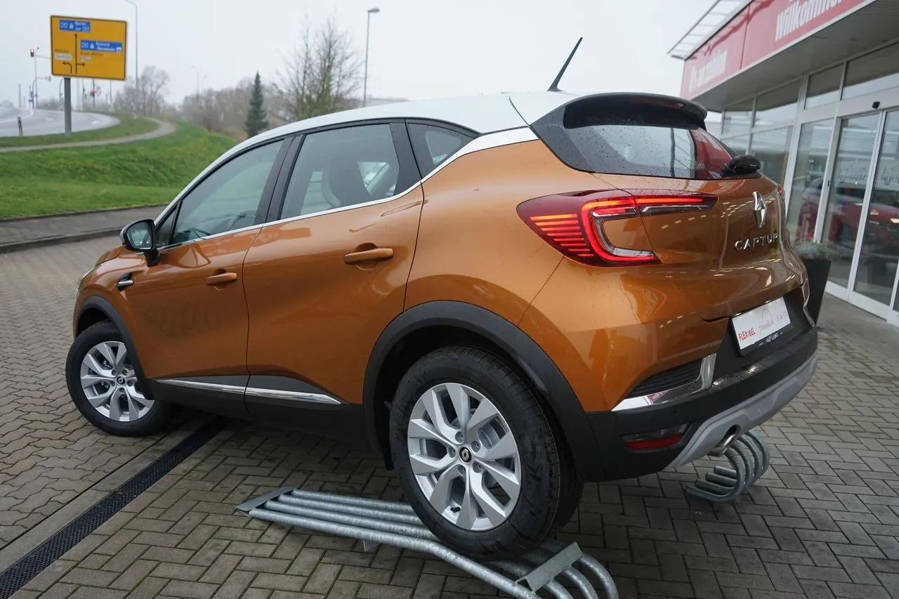 Renault Captur TCe 90 Navi...  Image 2