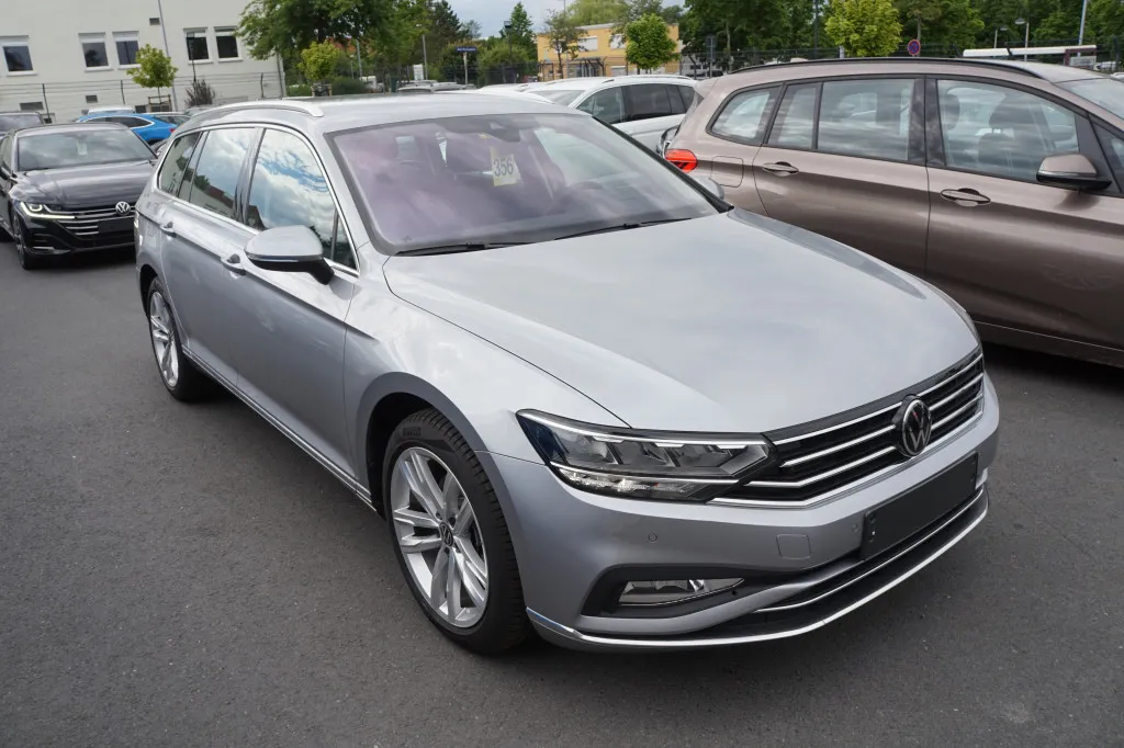 Volkswagen Passat VARIANT 1.5 TSI DSG ELEGANCE FACELIFT*NAVI PRO Image 3